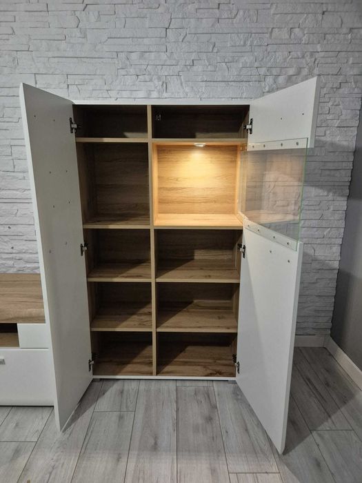 Zestaw mebli do salonu witryn/szafka rtv/barek.Białe z imitacja drewna