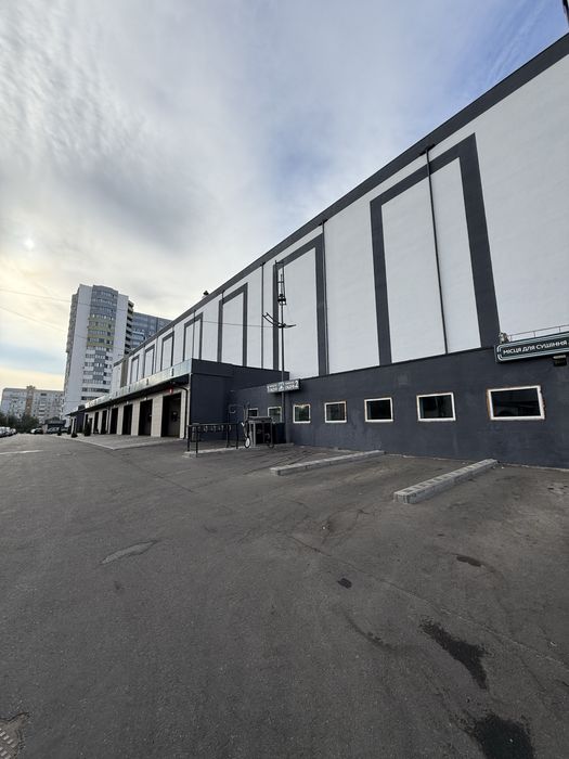 Продам гаражний бокс в центрі міста! -1 поверх