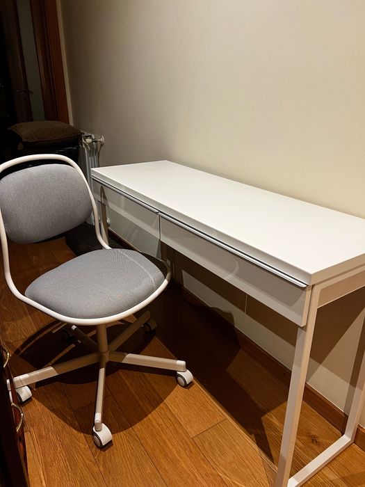 Secretária de estudo e cadeira IKEA