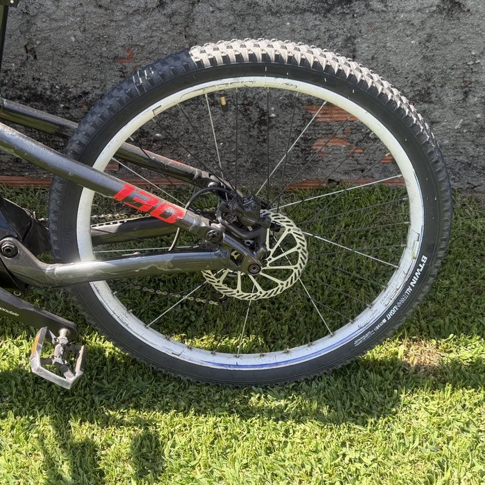 Bicicleta elétrica Cannondale personalizada — peça única