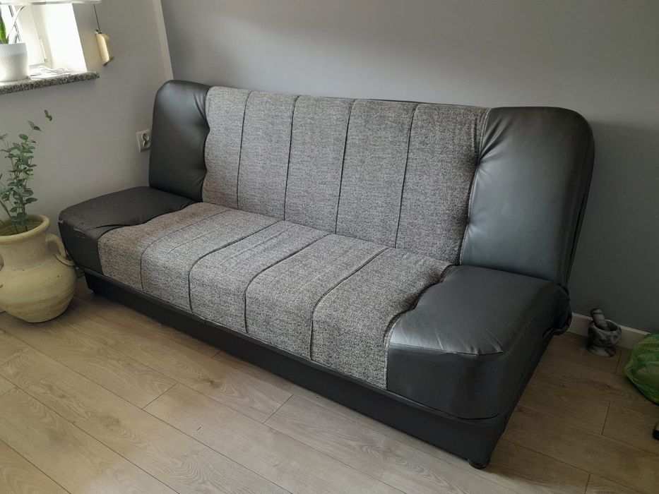 Wersalka szara dwuosobowa. Stan używany, oddam za darmo.