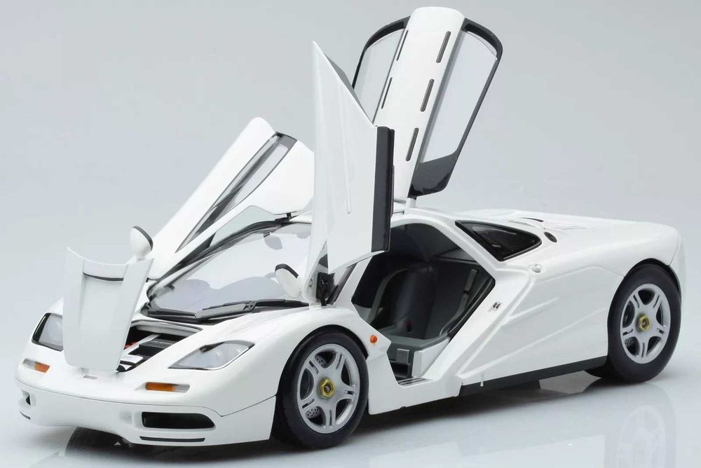 1/18 mclaren f1 white (minichamps)