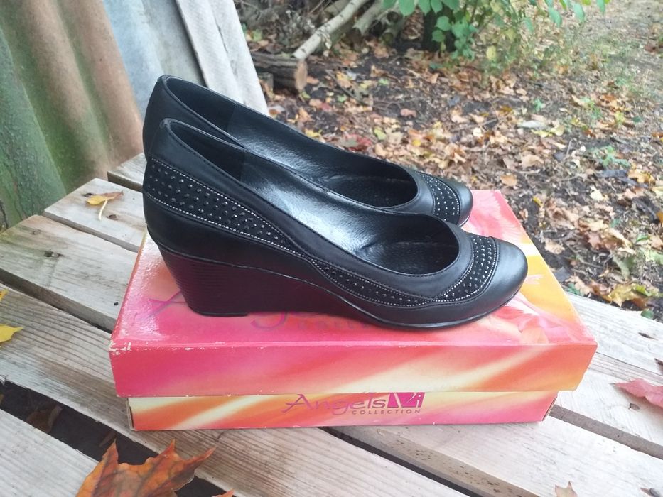 Дуже гарні туфлі човники