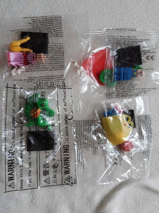 4x figurki z Super Mario Bros + 2 gratis