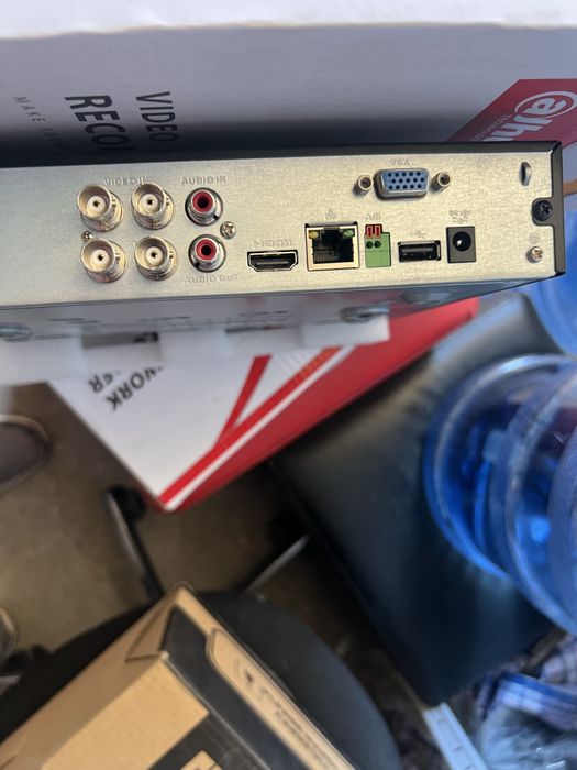 Видеорегистратор dahua dhi-xvr5104hs б/у в идеальном состоянии с коробкой.