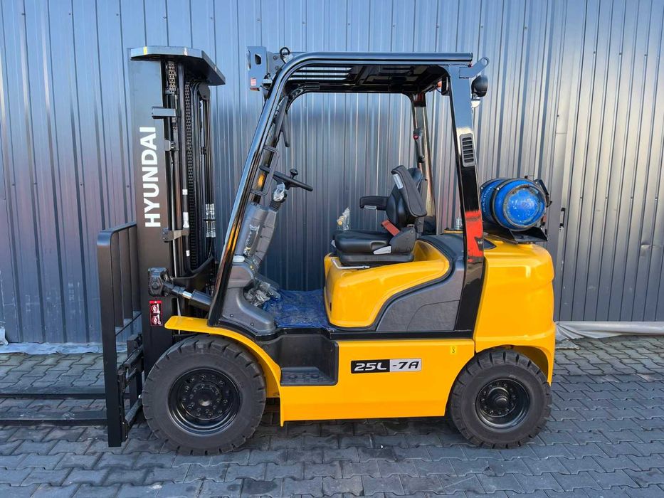 NOWY Wózek widłowy Hyundai 25L-7A TRIPLEX 4,7 M Przesuw 3/4 sekcja 2022 rok