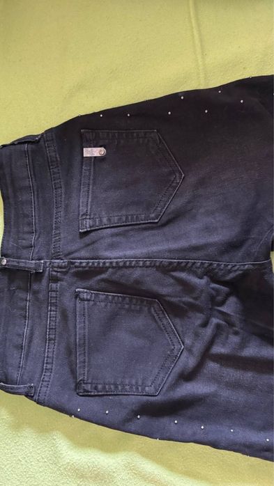 Оригінальні джинси з шипами