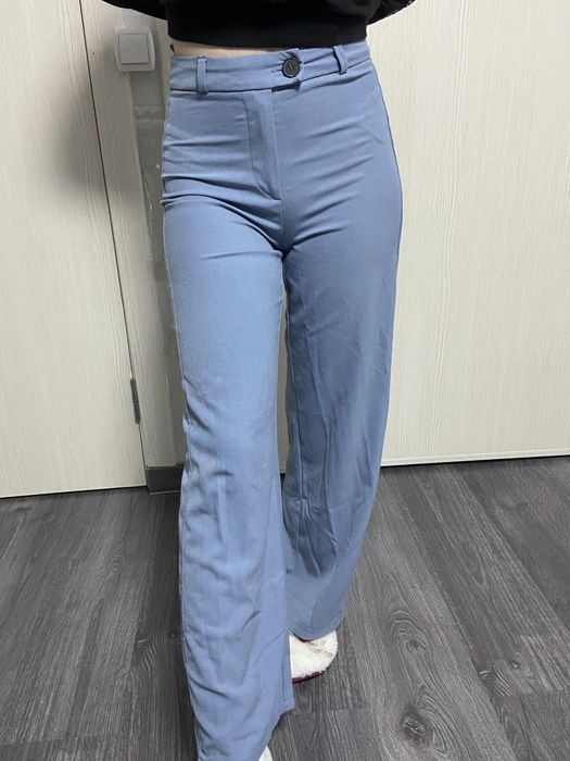 Штани сині Bershka розмір 32 ,гарної якості
