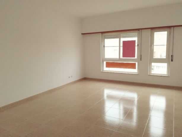 APARTAMENTO T3 ARRENDA-SE , S. Domingos de Rana  Alto do Mação , Matarraque.