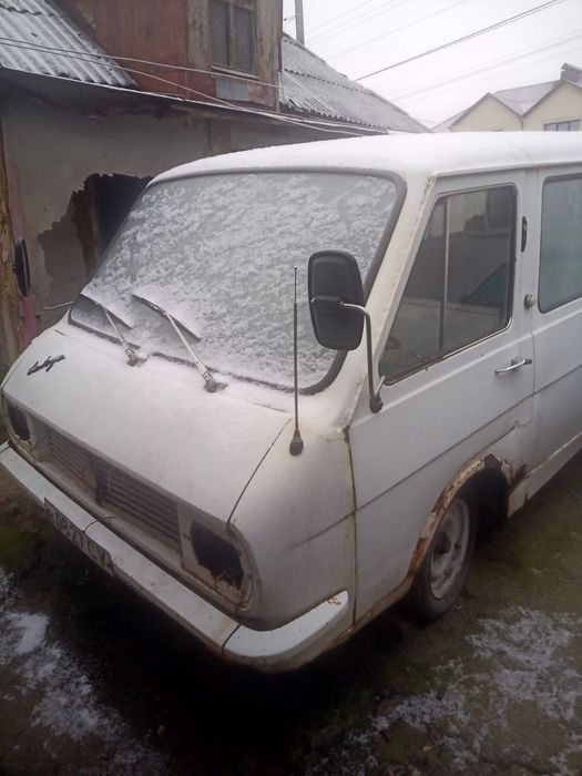 Автомобіль РАФ 22035