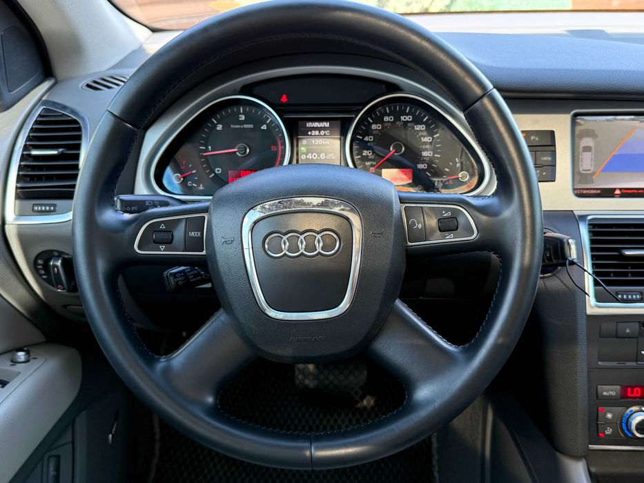 Audi Q7 3,0 Дизель 7 місць Гарний стан