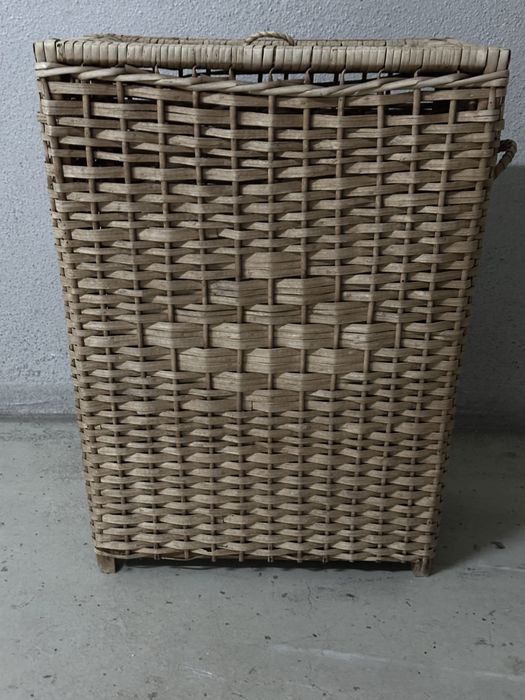Cesto de palha para roupa como novo
