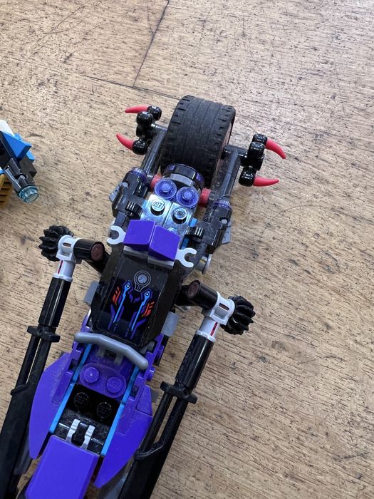 Lote LEGO Ninjago – 2 Motas, Veículo e Minifiguras – Peças Originais