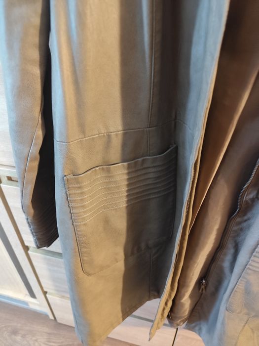 Kurtka z kapturem z eko skóry