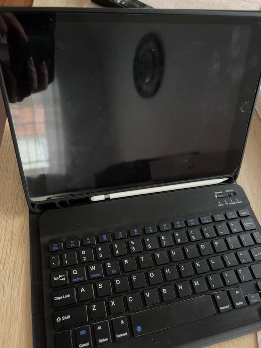 Ipad 9th generacji 10,2 + Apple Pencil 1 + etui z klawiaturą