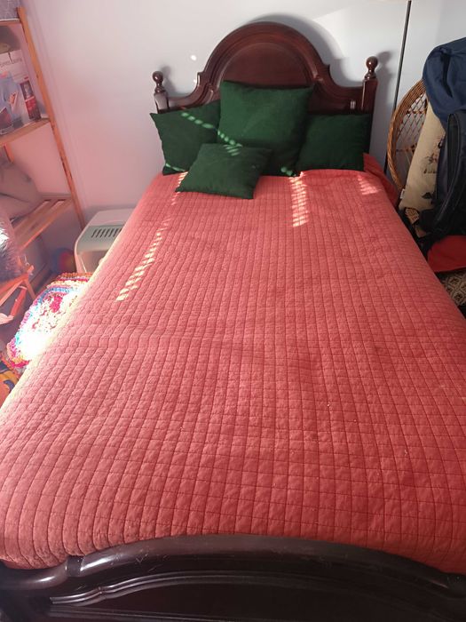 Cama Individual de Madeira Antiga