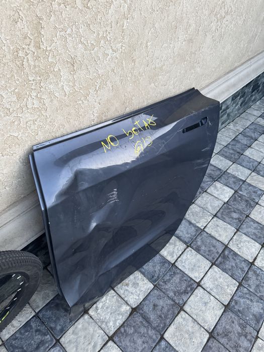 Дверь на авто Тесла 3