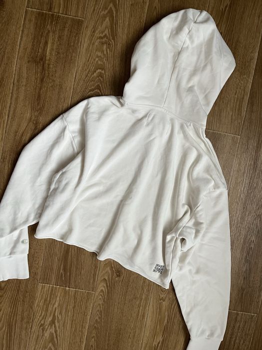 Укорочене кроп-худі бренду Champion