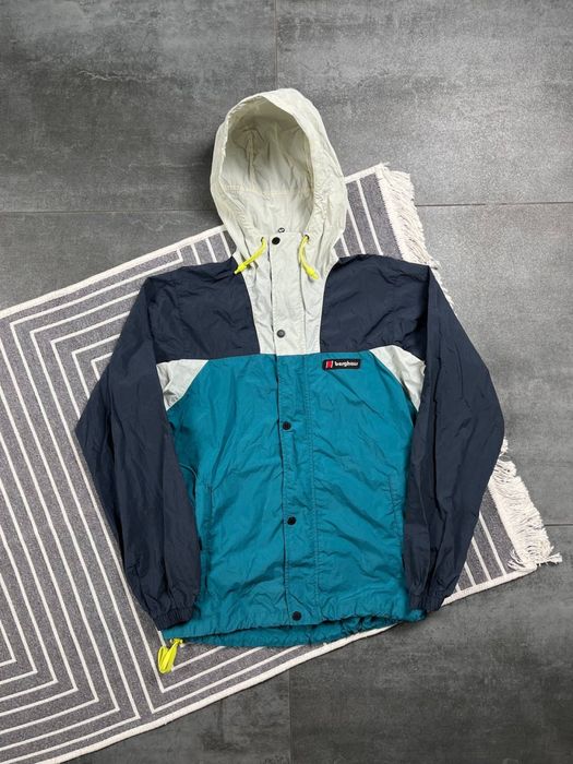 Легенька вітровка Berghaus Windbreaker 21 Shell Jacket