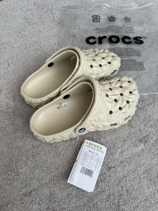 Crocs M6W8 24,5 см Classic Geometric Clog М6 38  білі чорні бежеві