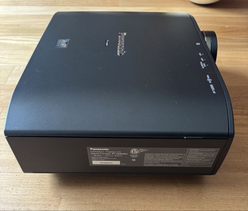 Projetor Panasonic PT-AE8000U – Excelente Estado | 1300h | Full HD Home Cinema