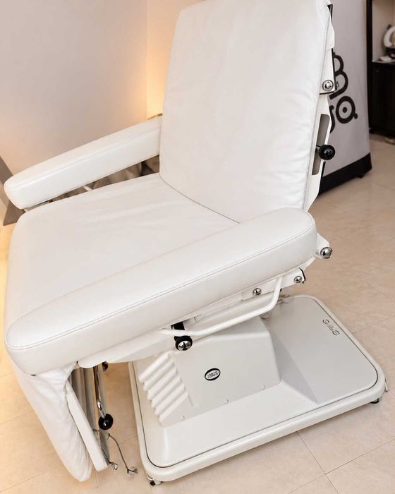 Marquesa semi automática Ionto Comed. - Estética ou Clínica - €180 (negociável). Transporte a cargo do comprador