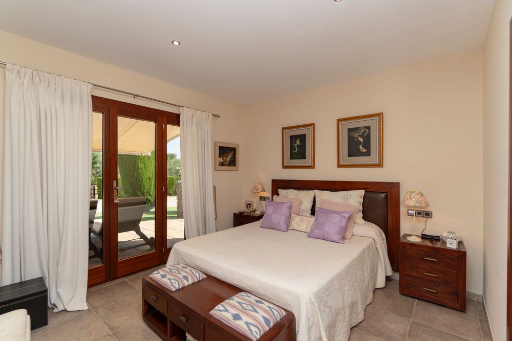 о. Майорка, Іспанія! Pозкішна вілла з великим садом і басейном!