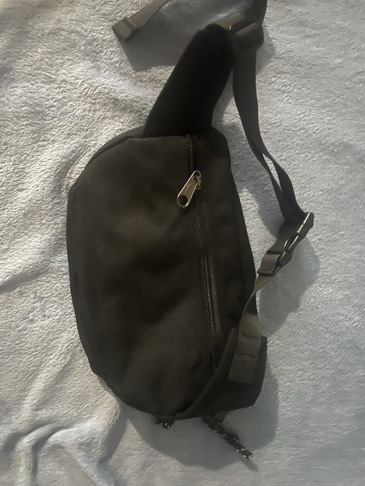 Сумка через плече Eastpak