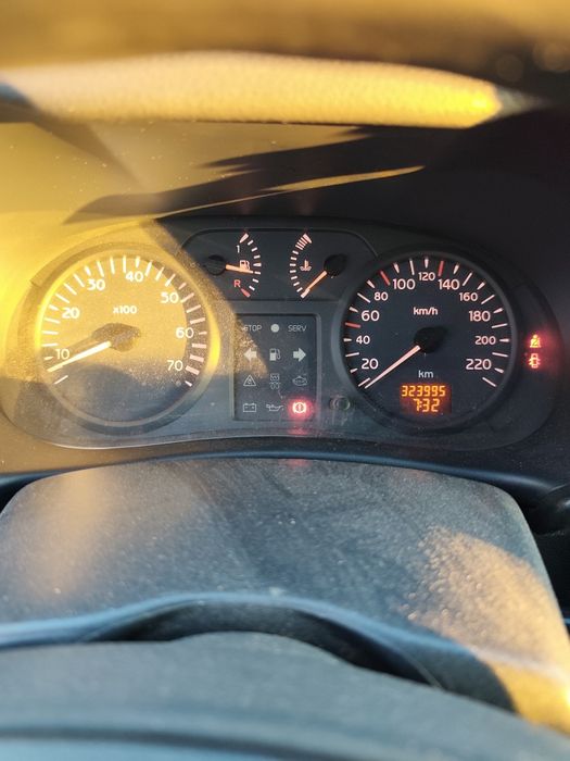 Clio comercial sem nada a fazer