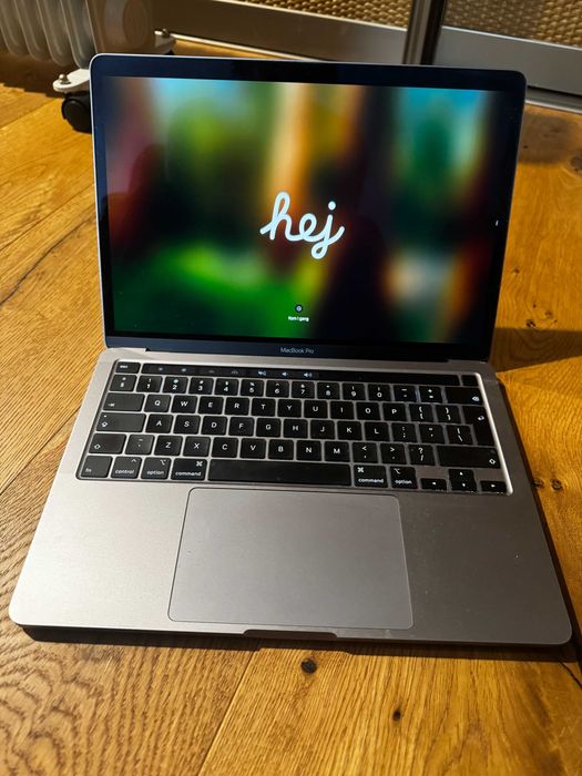 MacBook Pro 13 (2020) wraz z oryginalną ładowarką!!!