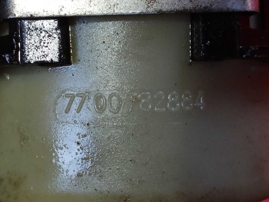 Бачок гідропідсилювача керма  2.5 Diesel Renault Trafic 2 7700782884