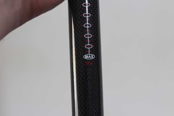 Espigao selim carbono – 31.6 mm / 400 mm