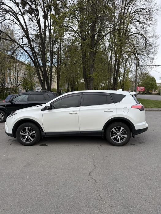Продаж Toyota RAV4 2016 2.2 diesel механіка