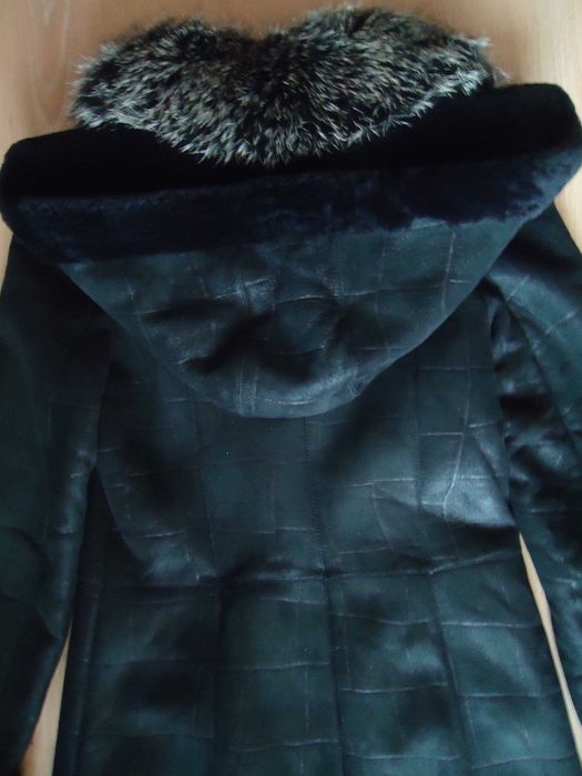 Тёплая натуральная фирменная дублёнка р. 44-46, состояние новой дёшево