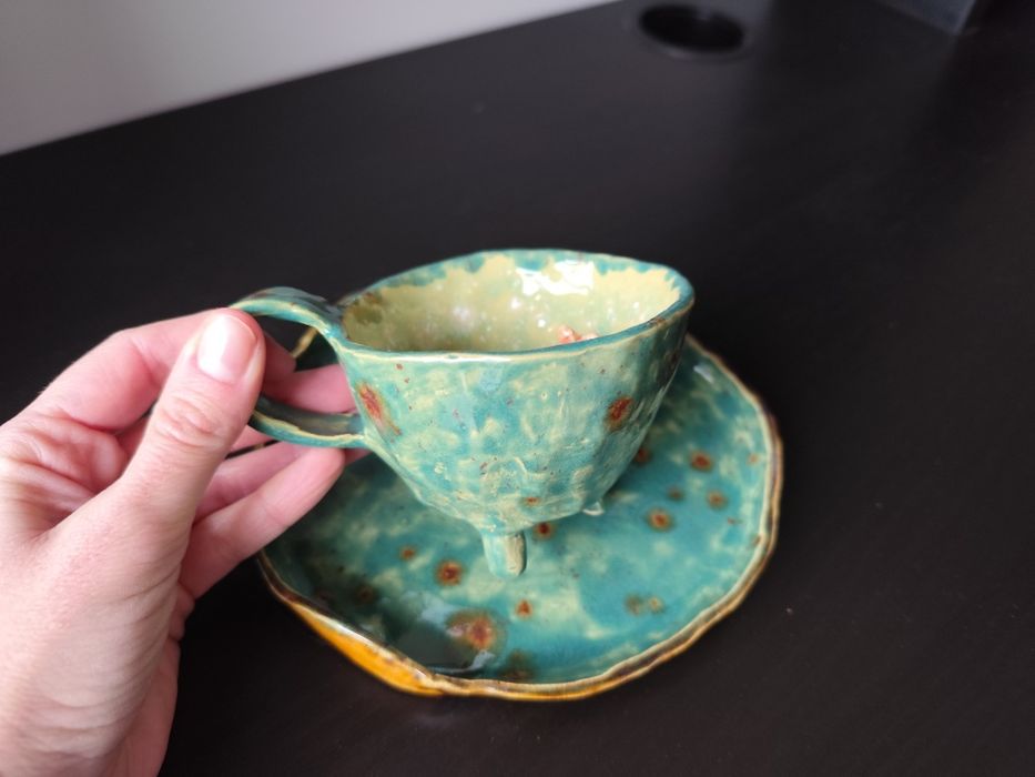 Filiżanka na nóżkach ze ślimakiem i spodkiem handmade