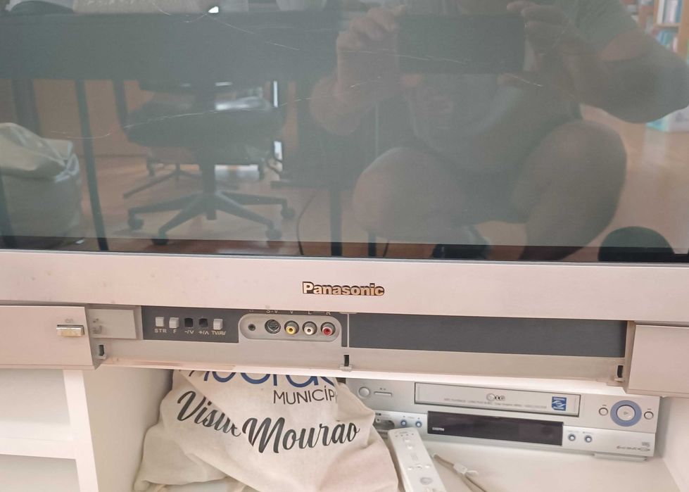 Televisão Panasonic Quintrix TX-32PS11F antiga