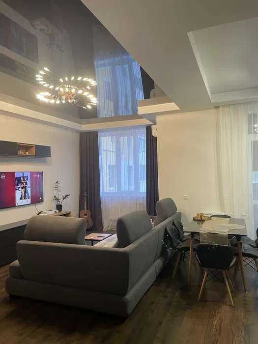 Посуточно 2к квартира площадь Поэзии