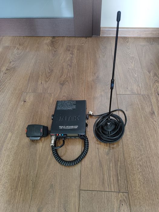 Komplet CB radio Intek M-790 plus z anteną