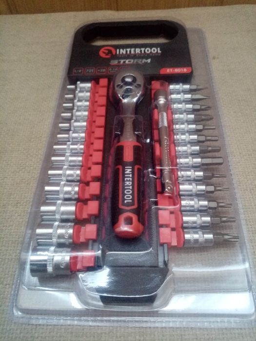Intertool ET-8018 Набір головок і біт STORM
