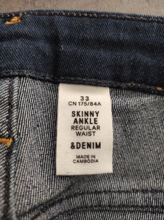 Ciemne jeansy rurki H&M