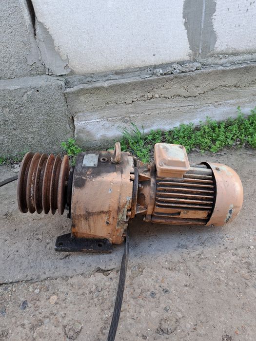 електродвигун з редуктором