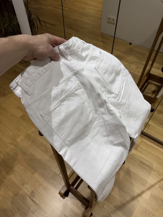 Білі джинси Bershka