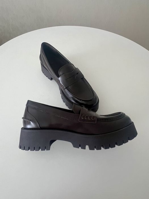 Лофери коричневі Zara
