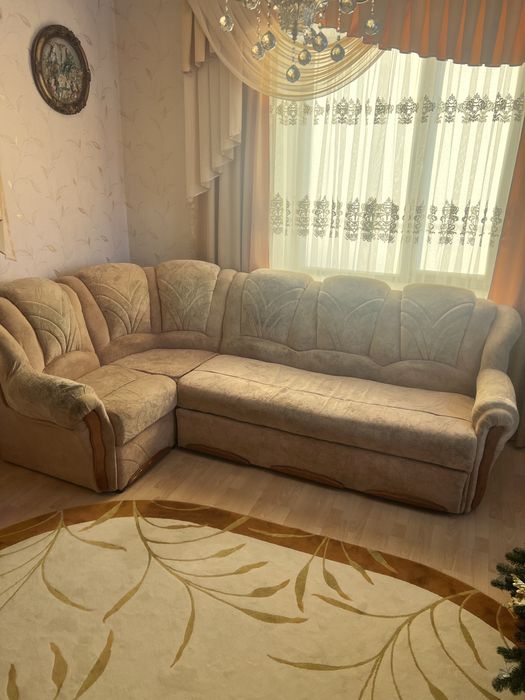 Кутовий диван для вітальні