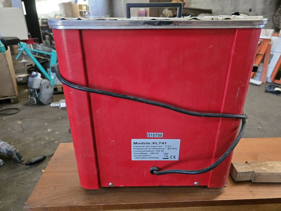 Limpador Ultrassónico  com aquecimento como novo
Capacidade 7.2L, frequência 40kHz, com aquecimento.
Ideal para limpar peças mecânicas,