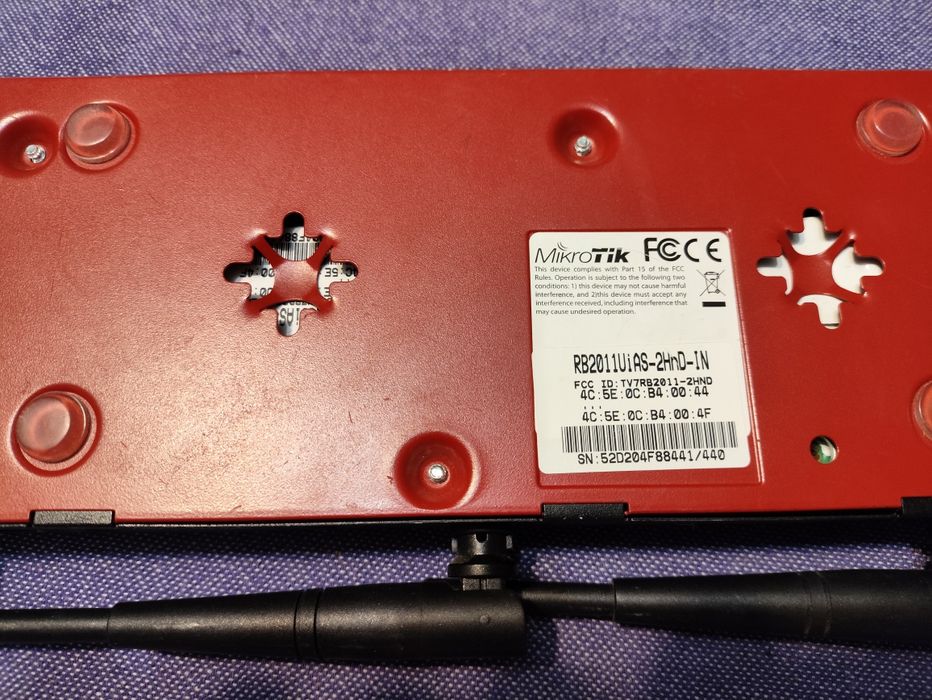 Router Mikrotik RB2011UiAS