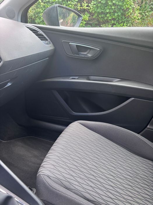 Seat Leon 2013 com 180.000km em ótimo estado.