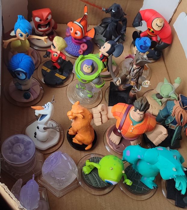 Kolekcja figurek Disney Infinity i inne 22 sztuki