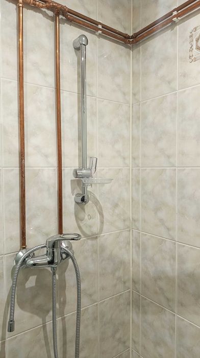 Офіс (3 кабінети). Перший поверх. Світло. Метро Звіринецька 2 хвилини.