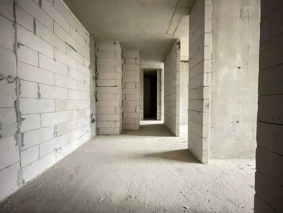 Здана двокімнатна квартира біля річки